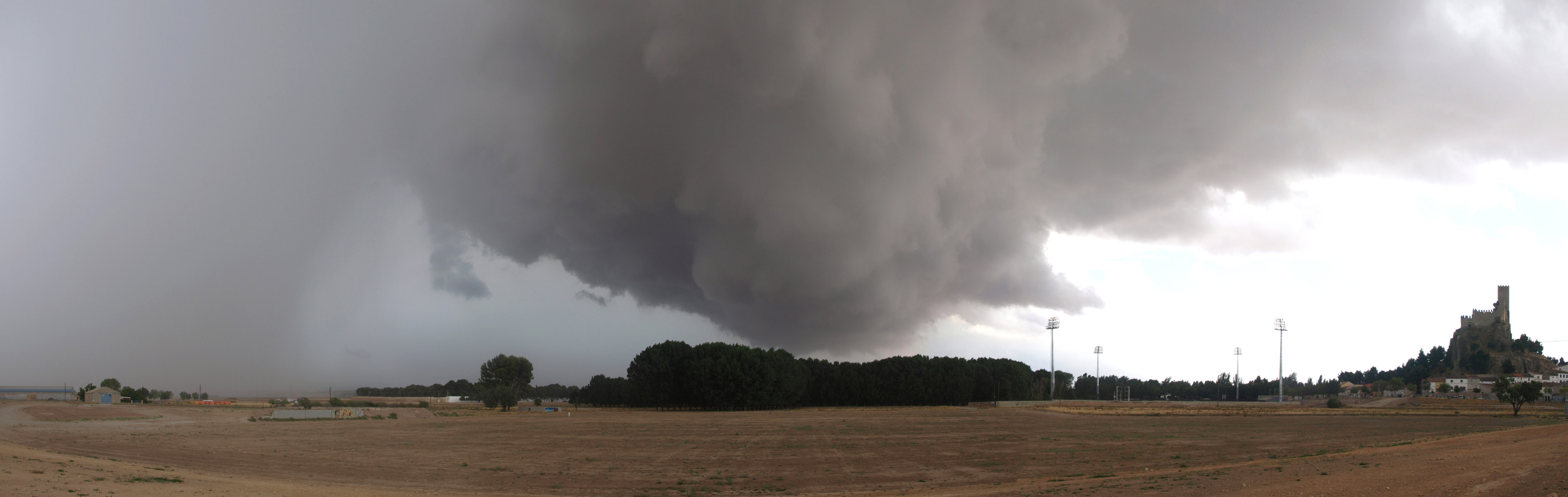 Muro nuboso en las huertas