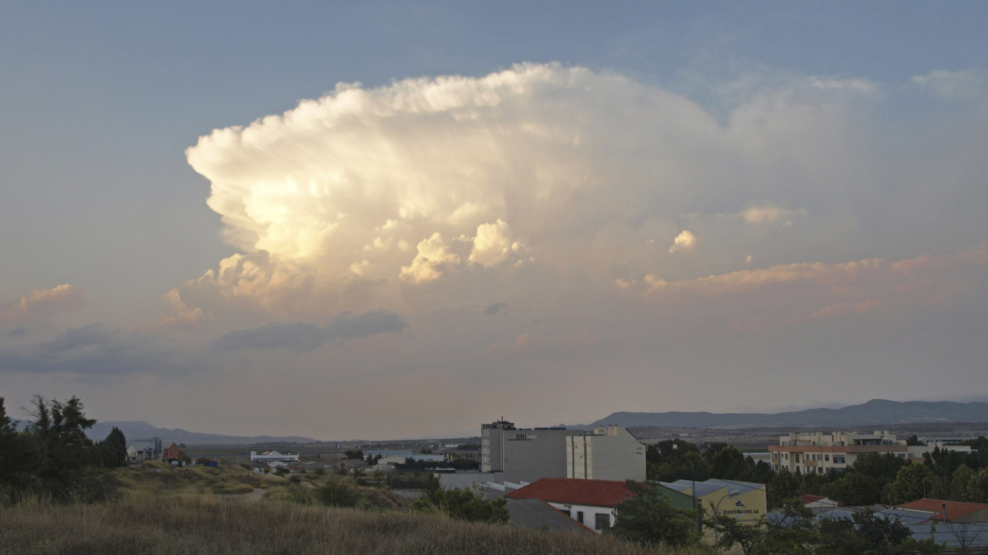 Cumulonimbus incus