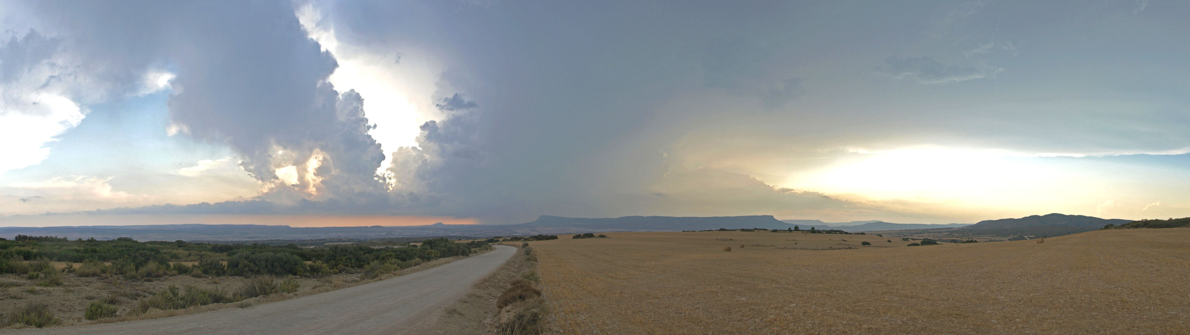 Yunque de tormenta en Almansa
